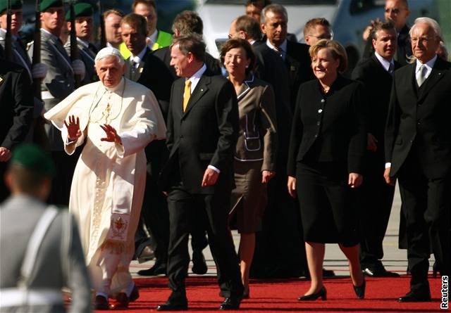 Pape Benedikt XVI. pijel na estidenní návtvu rodného Bavorska (9. záí 2006)