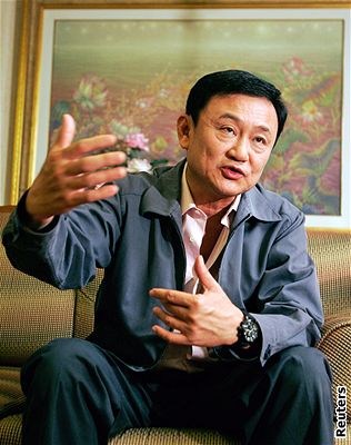Tchaksin inavatra, který zbohatl na telekomunikacích, je vinn z korupce a zstává v Londýn.