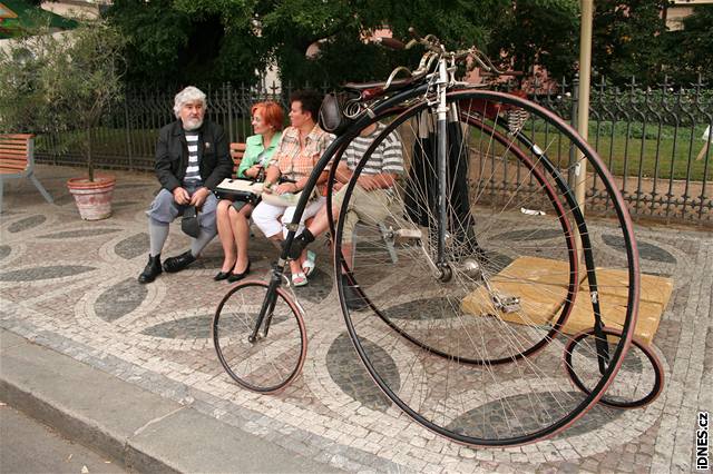 Praské Smetanovo nábeí ovládli na celý víkend chodci a cyklisté.