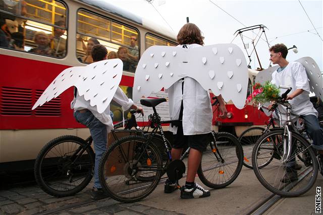 Praské Smetanovo nábeí ovládli na celý víkend chodci a cyklisté.