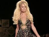 Týden módy v New Yorku - Paris Hiltonová jako modelka na pehlídce módního domu Heatherette 