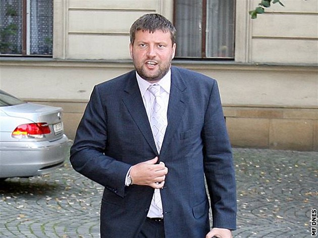 Ministr �ebí�ek zavedení e-známek oznámil d�ív, ne� na nich za�al pracovat.