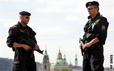 Policisté hlídkují na vytipovaných místech v Praze u víc ne týden.