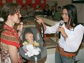 Michaela Maláová a Sára Saudková se synem na tiskové konferenci k zahájení tetího roníku soute eská Miss