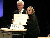 Barbra Streisandová a Bill Clinton na dobroinné akci charitativní organizace Clinton Global Initiative.