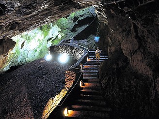 Azory: krom hor zde mete navtvit i jeskyni na ostrov Terceira