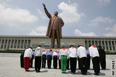 KLDR, Pchjongjang, pomník Kim Ir-sena