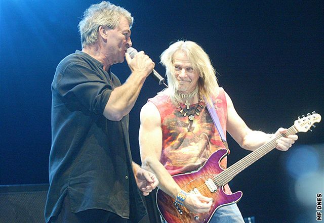 Roger Glover a Ian Gillan pi ostravském koncertu