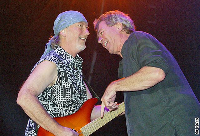 Roger Glover a Ian Gillan pi ostravském koncertu