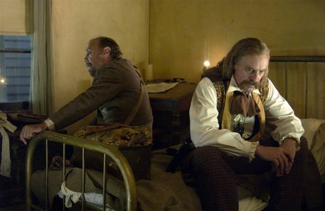 seriál Deadwood (2004)