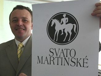 Pavel Krka s logem Svatomartinského vína