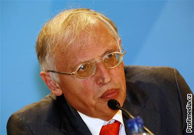 Komisa Verheugen zamstnal svoji dlouholetou pítelkyni a spolupracovnici