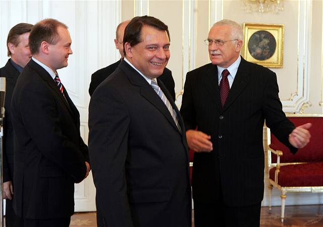 Prezident Klaus a Jií Paroubek po jednání na Hrad.