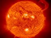 Termohaderný reaktor vyrábí energii podobn jako Slunce sluováním lehkých jader atom
