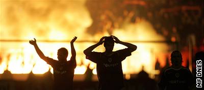 adní hooligans pi derby Sparta - Slavie. Ilustraní foto