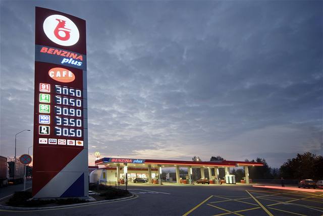 Benzina plus má i novou vizá,  erveno-stíbrno-modrou.