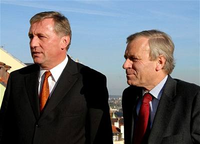 Generální tajemník NATO Jaap de Hoop Scheffer s Mirkem Topolánkem