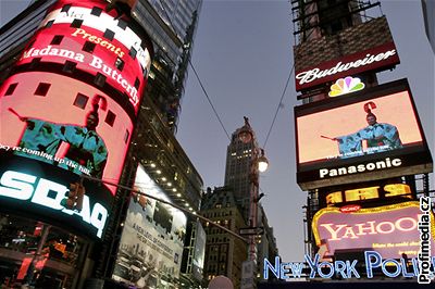 Opera Madame Butterfly vysílaná na Times Square v New Yorku