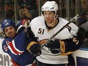 New York Rangers - Buffalo Sabres, Ryan Hollweg a Brian Campbell