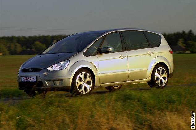 Ford S-Max: taková závodní rodinka - iDNES.cz