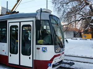 Prvn dv  modernizovan tramvaje  nemaj typick ostravsk modrobl ntr