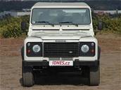 Land Rover Defender 110 Td5. Úelové, hranaté tvary u dlouhá desetiletí dávají...