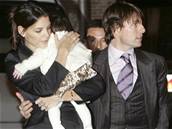 Tom Cruise a Katie Holmesová do italské metropole dorazili ve stedu spolen s dcerkou Suri