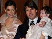 Tom Cruise a Katie Holmesová s dcerkou Suri v ím, 17. listopadu