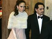 Jennifer Lopezová s manelem opoutjíí hotel a míí na svatbu Toma Cruise a Katie Holmesové, 18. listopadu 2006