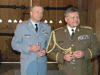 Vlastimil Picek se souasným náelníkem generálního tábu Pavlem tefkou.