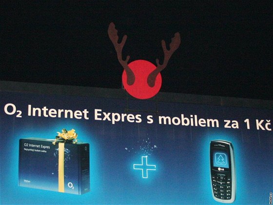 Jeden z billboard konkurence, na který Vodafone nasadil parohy. Nyní se za tento ert musí omluvit