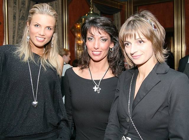 Klára Medková, Eva íkovská a Ivana Jireová na ktu kalendáe Banco Casino