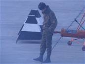 voják st�e�ící letadlo