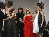 Miss World 2006 Taána Kuchaová (vpravo) a návrháka Libna Rochová na módní pehlídce ty eských návrháek, která se konala 30. listopadu v New Yorku. 