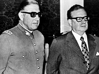 Augusto Pinochet se Salvadorem Allendem