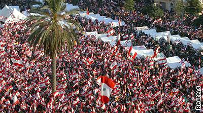 Statisícové davy protestant v libanonském Bejrútu