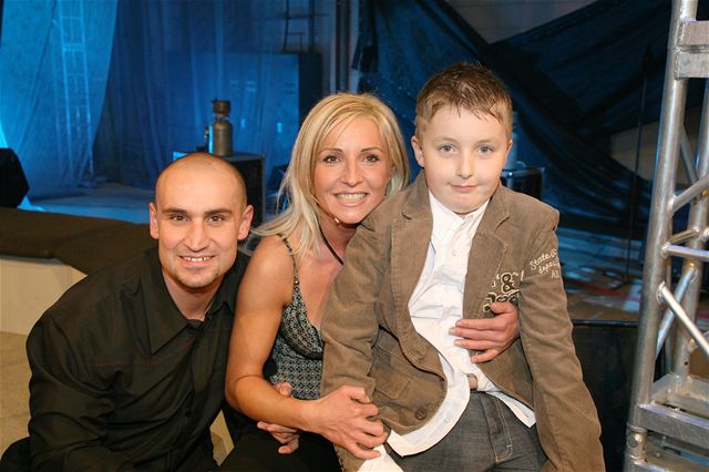 Finále reality show Troseník - vítzka Ingrid se svou rodinou