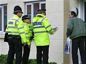 Policie Anglie - Policisté chtjí mluvit s kadým, kdo mohl zahlédnout...