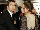 Brad Pitt a Angelina Jolie na premiée filmu Dobrý pastevec, kde hereka pedvedla svá tetování