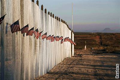 Americká hranice s Mexikem patí k písn steeným