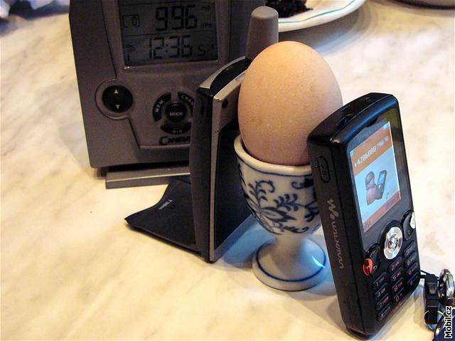 Lze uvait vajíko záením mobilu? Zkusili jsme to!