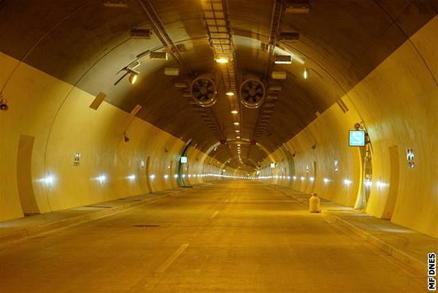 Tunel Panenská na dálnici D8