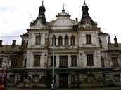 Pohled na výpravní budovu nádra�í Vy�ehrad ze Svobodovy ulice, prosinec 2006