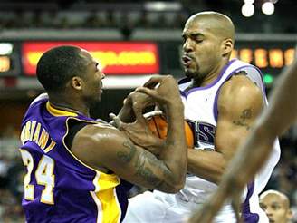 Sacramento - LA Lakers: Bryant a Williamson