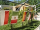 Vlajky astnickch stt ped dcm centrem PAO pi slavnostn inauguraci observatoe v listopadu