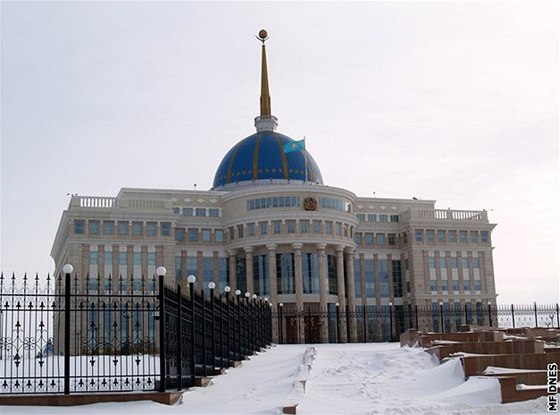 Státní pojišťovna, která se v Kazachstánu zaručila za cementárnu, přišla o miliardu.