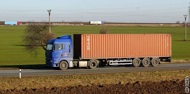 Kamiony na jižní Moravě začínají objíždět dálnici - iDNES.cz