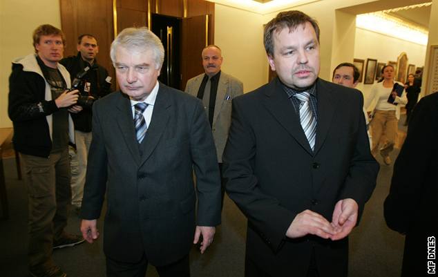 Miloš Melčák a Michal Pohanka dali Topolánkovi zelenou.