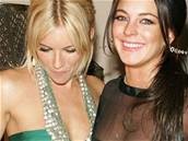 Sienna Millerová a Lindsay Lohanová na veei znaky Chanel