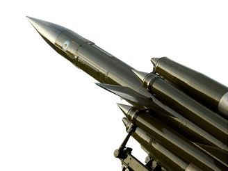 Americá základna má natstí dv ásti: rakety, ale i radar.